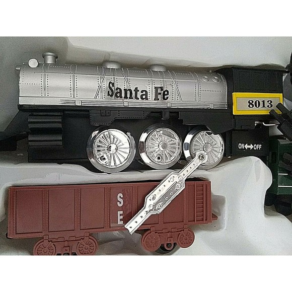 Polyfect Toys Battery Operated Santa Fe Express Train Set - Picture 4 of 8